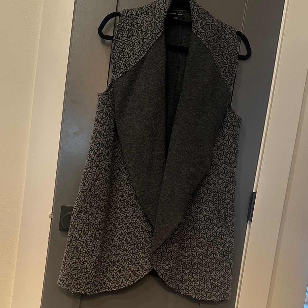 Adrienne Vittadini Black and Gray Patterned Vest